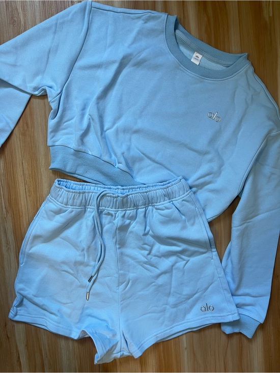 ALO Yoga Pants - Alo Cropped Crewneck & Drawstring Shorts Set - Light Blue